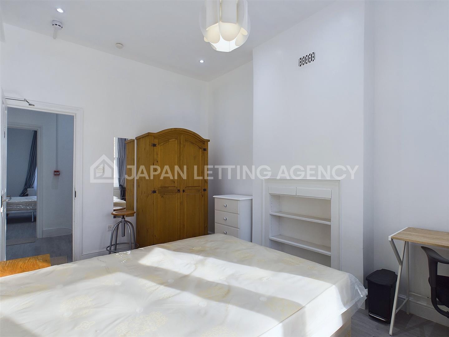 Room Uxbridge Road in Greater London