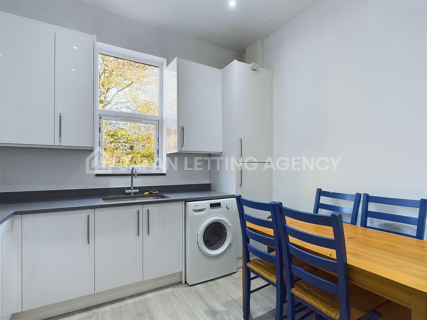Room Uxbridge Road in Greater London