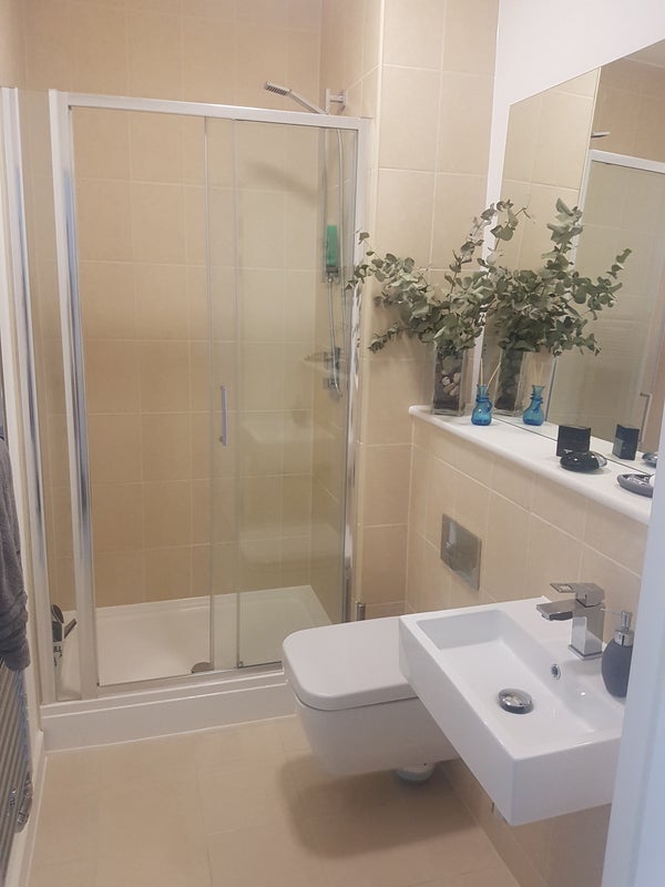 Room Gibson Road in Greater London