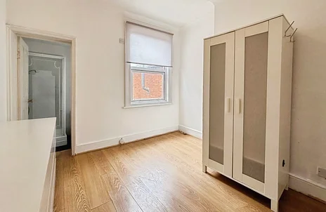 Flat Whitley Street in Reading