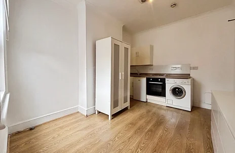 Flat Whitley Street in Reading