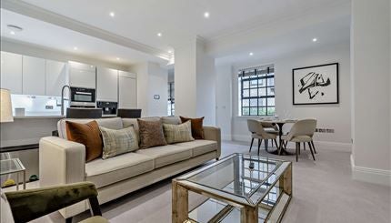 Flat Crabtree Lane in Greater London
