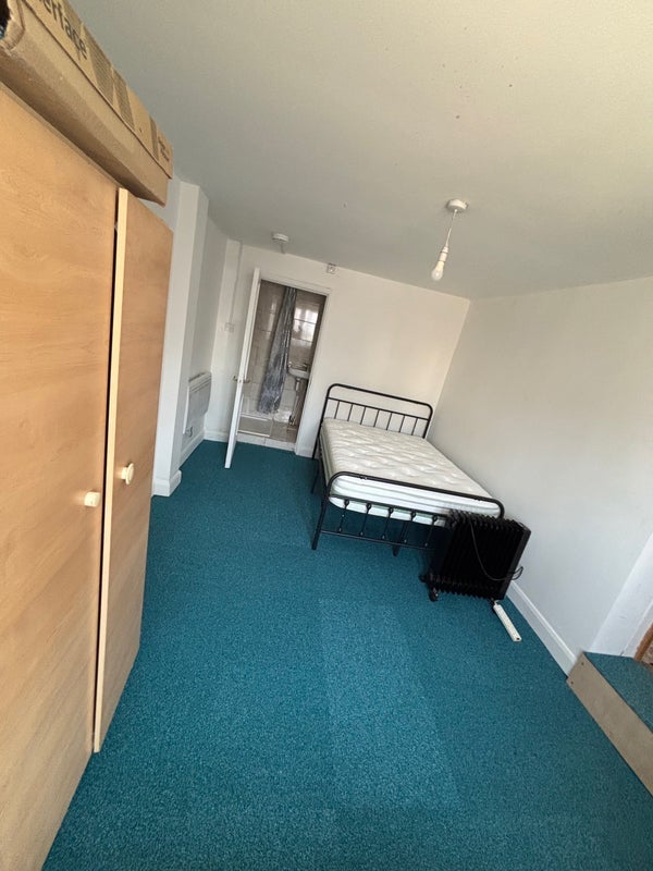 House Bedfont Lane in Greater London