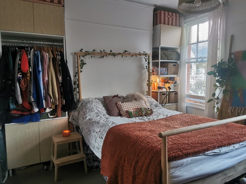 Room Bourne Road in Greater London