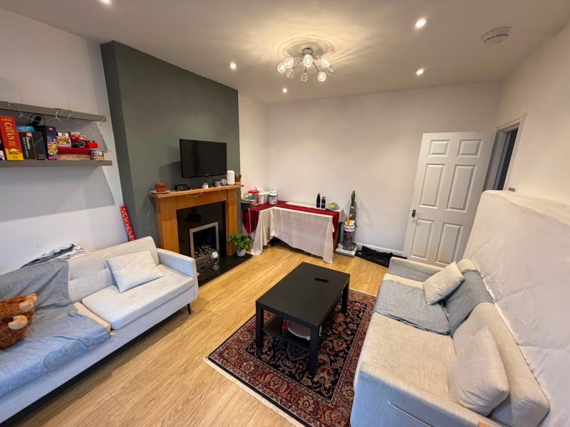 Room Park Road in Greater London