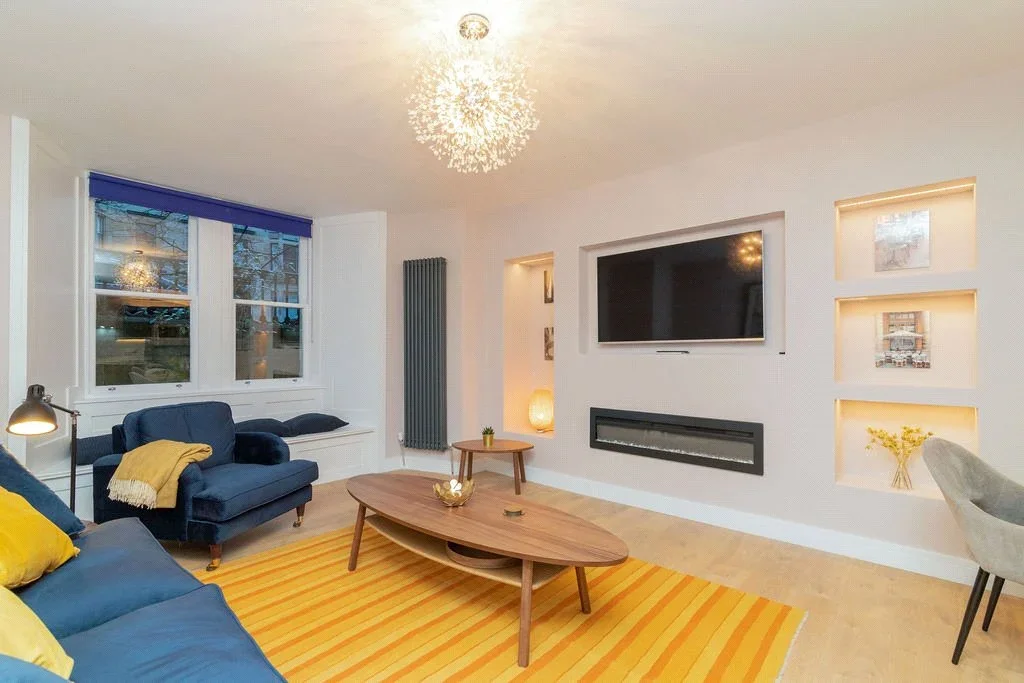 Flat Buckingham Terrace in Glasgow