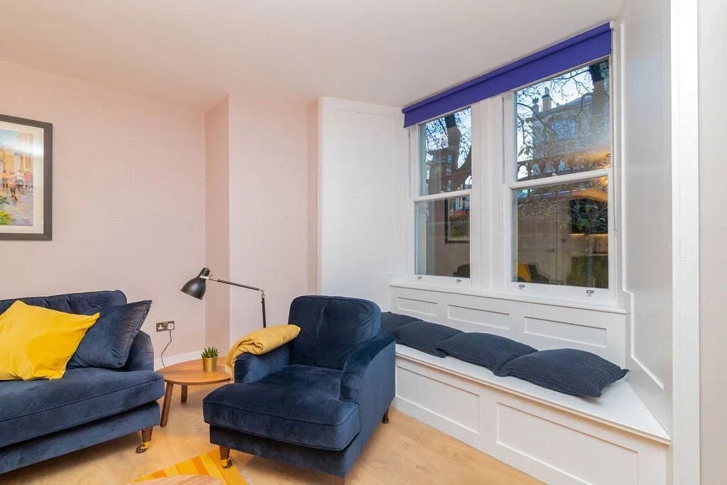 Flat Buckingham Terrace in Glasgow