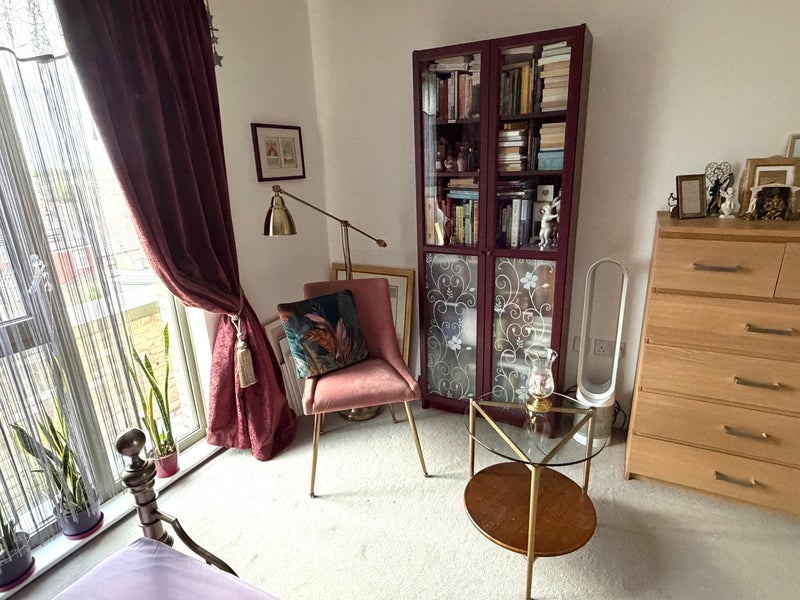Room Albion Way in Greater London