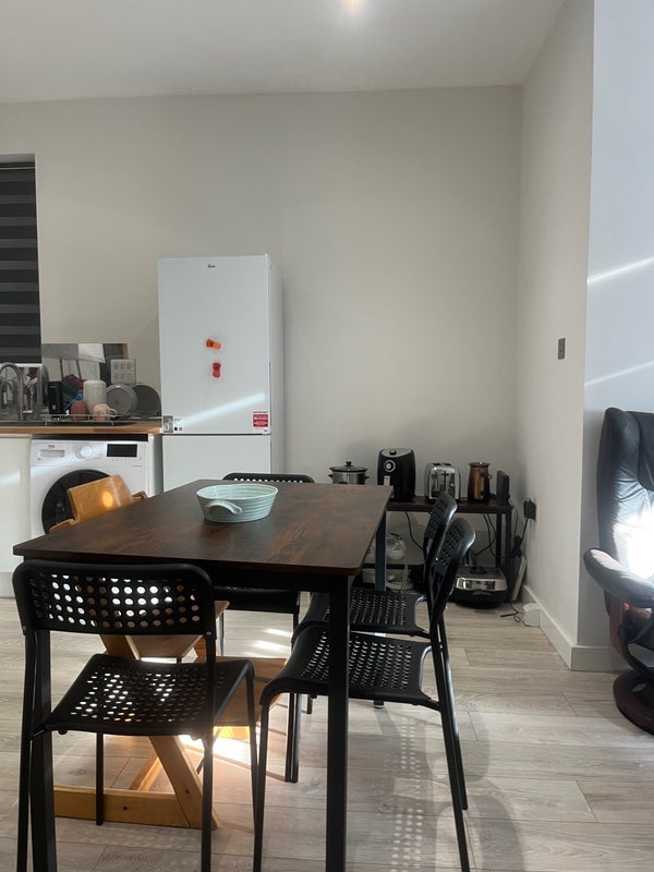 Room Gunnersbury Avenue in Greater London