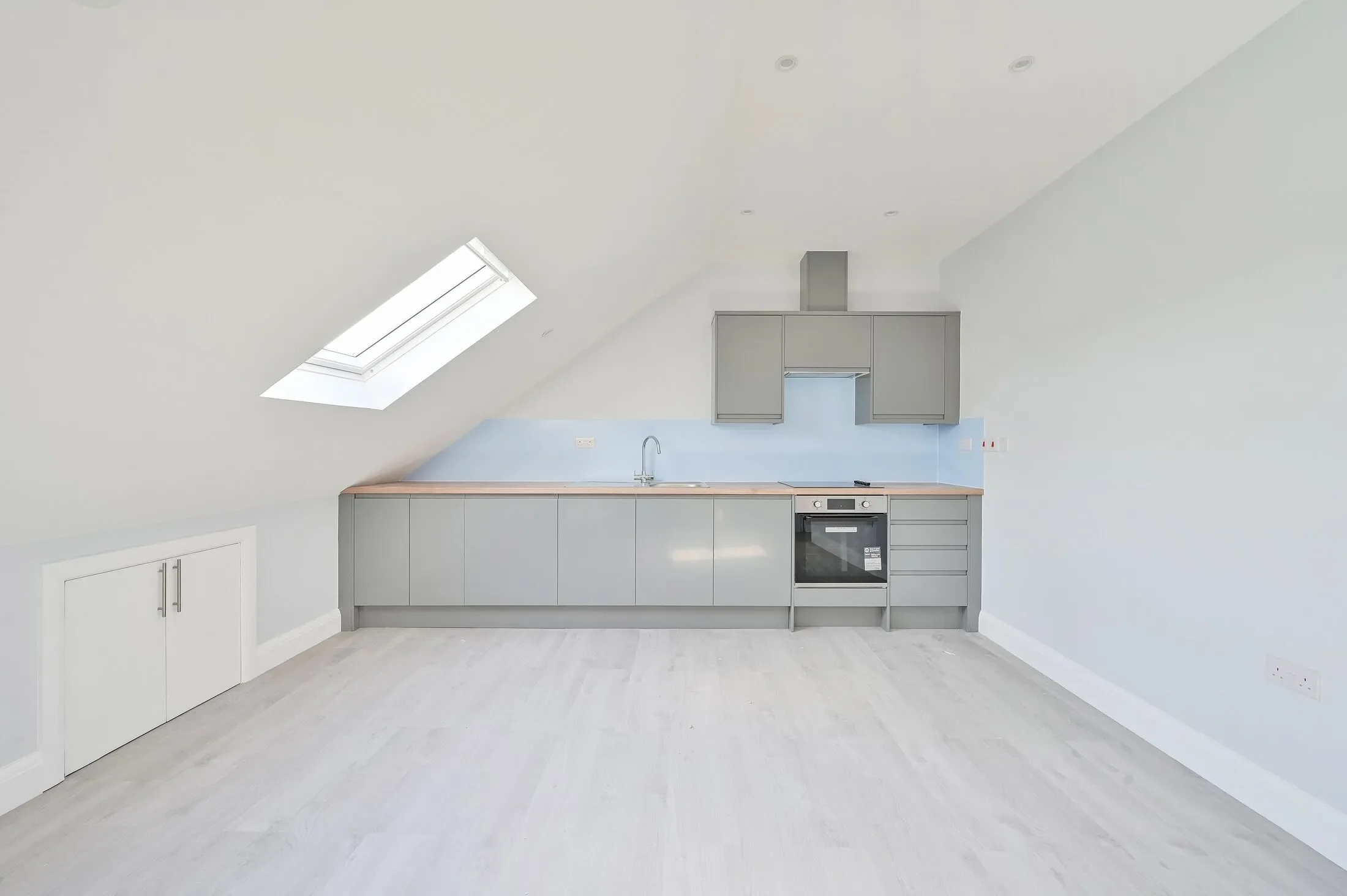 Flat Hazelwood Avenue in Greater London