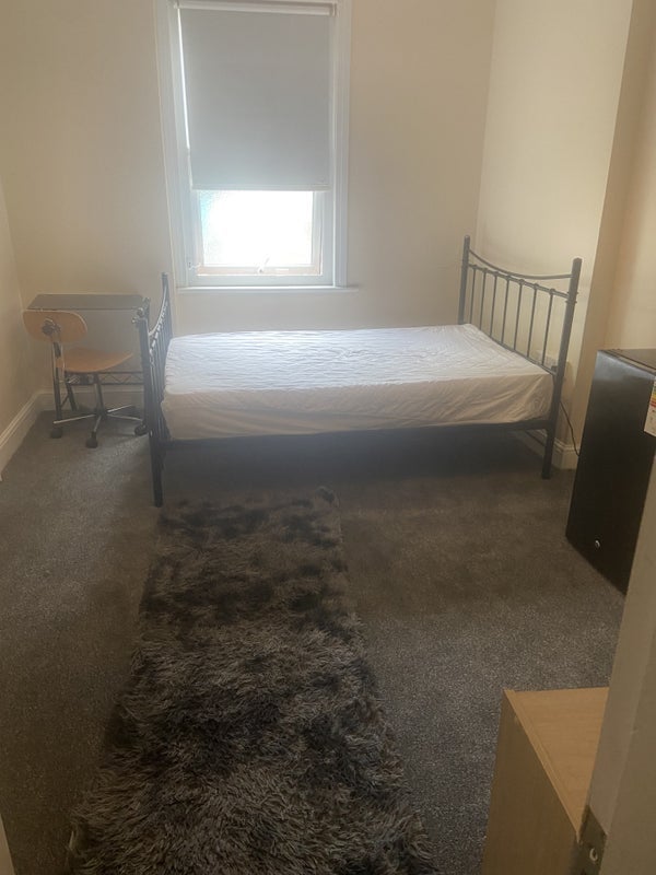 Room Shoot-up Hill in Greater London