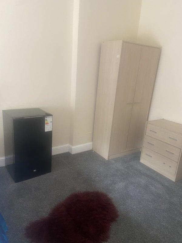 Room Shoot-up Hill in Greater London