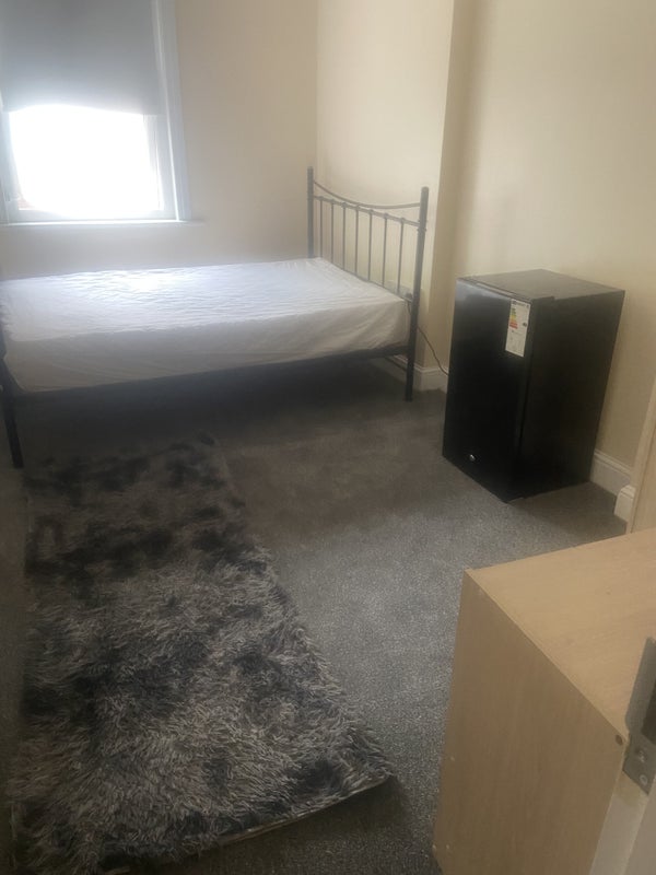 Room Shoot-up Hill in Greater London