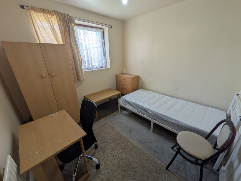 Room Plashet Road in Greater London