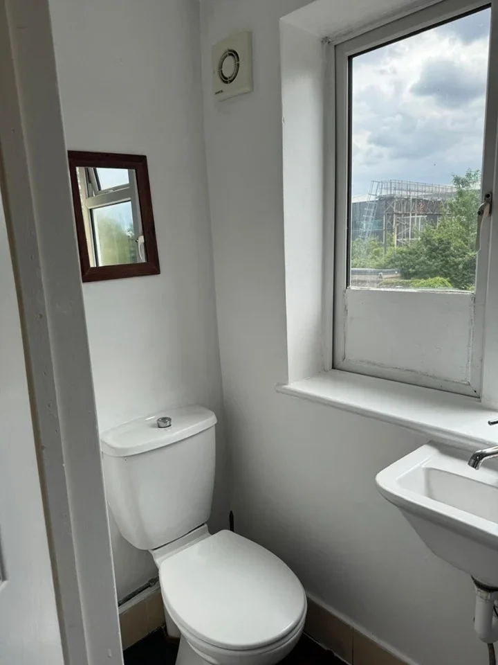Room Carmelite Road in Greater London