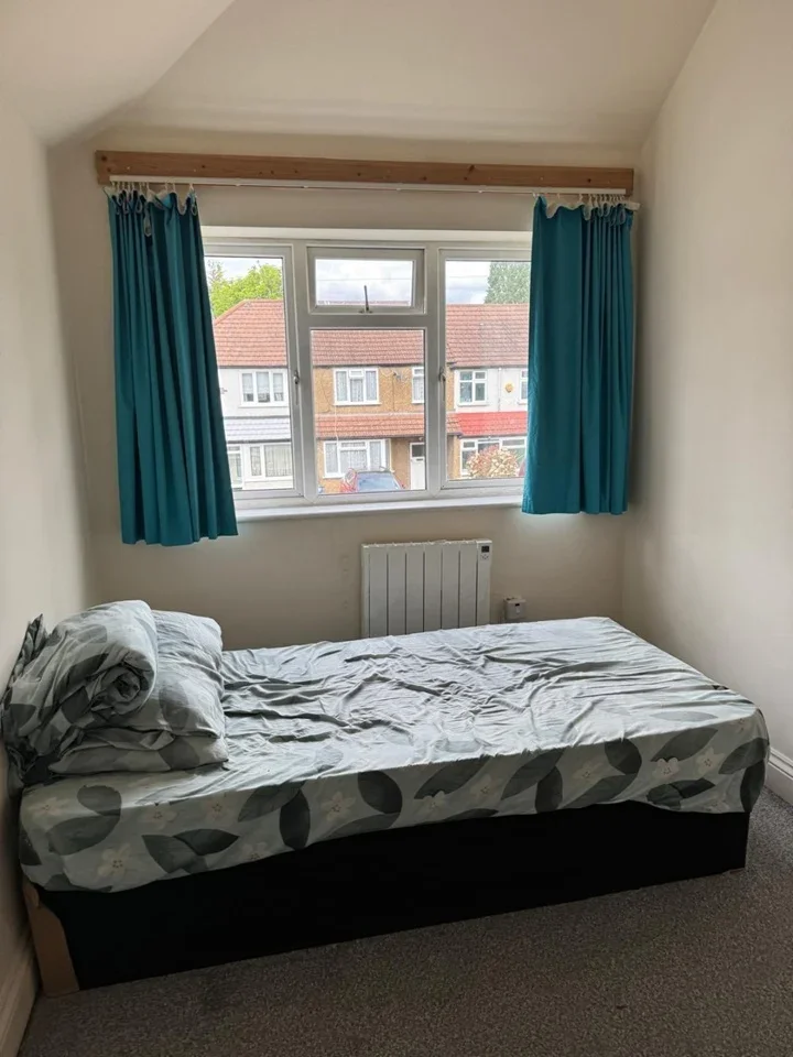 Room Carmelite Road in Greater London