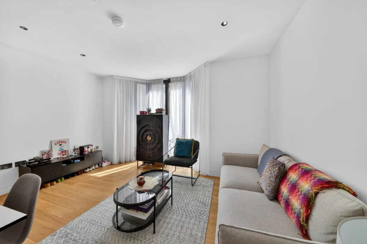 Flat Clipstone Street in City of Westminster
