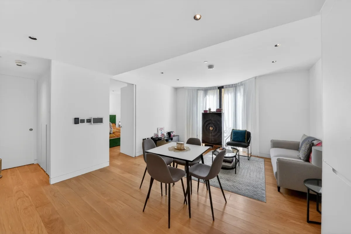 Flat Clipstone Street in City of Westminster