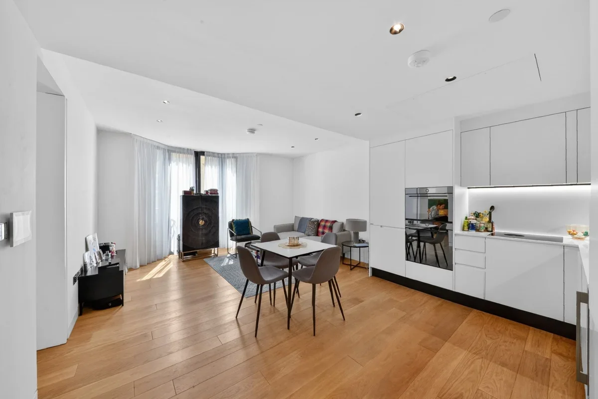 Flat Clipstone Street in City of Westminster
