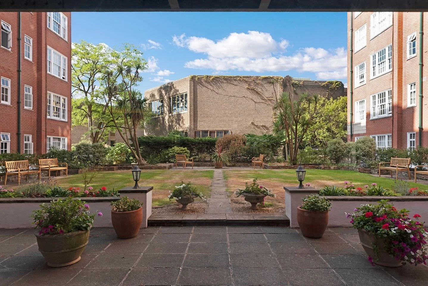 Flat Aspley House Driveway in City of Westminster