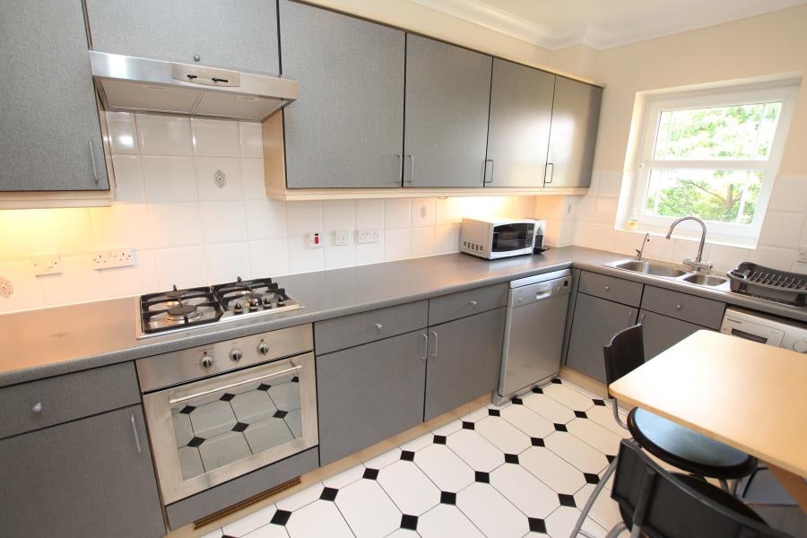 Flat Beacon Hill in Woking