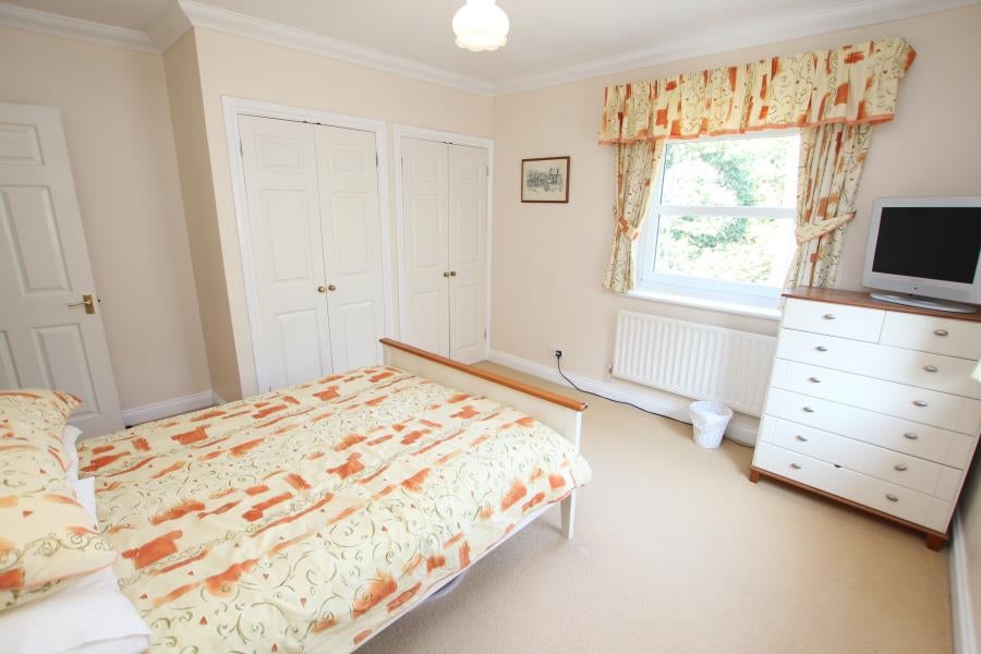 Flat Beacon Hill in Woking