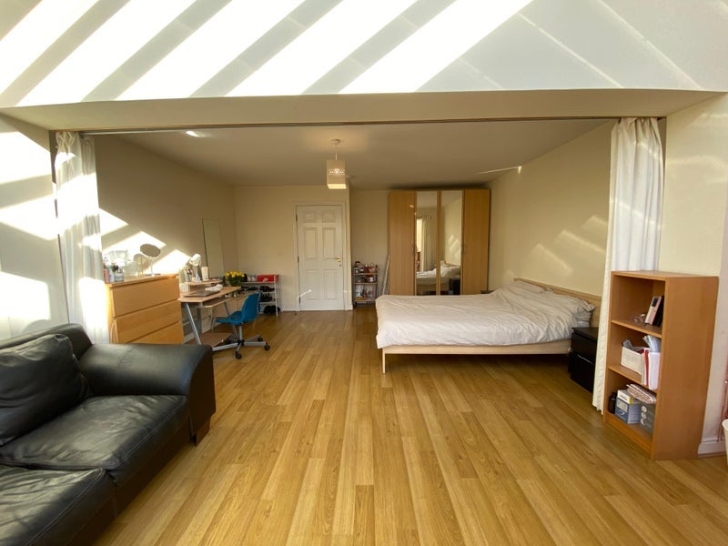 Room Edgar Wallace Close in Greater London
