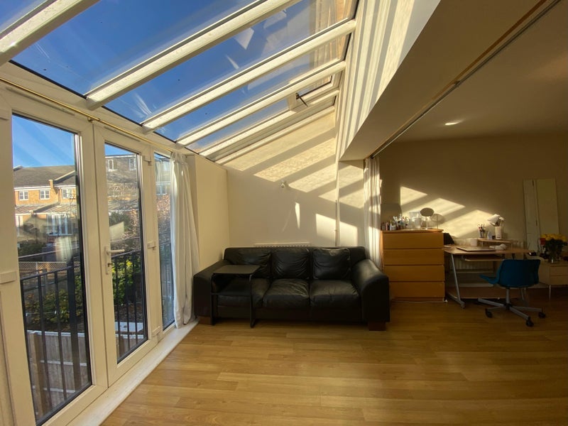 Room Edgar Wallace Close in Greater London