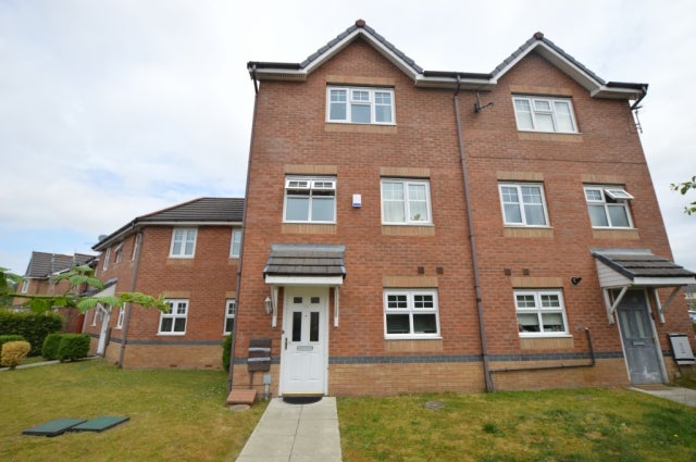 House Ainsbrook Avenue in Manchester