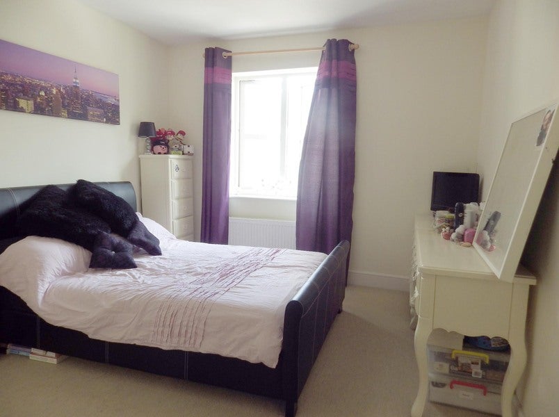 Flat Coxhill Way in Aylesbury
