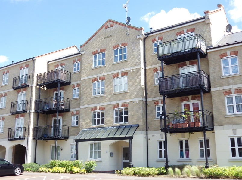 Flat Coxhill Way in Aylesbury