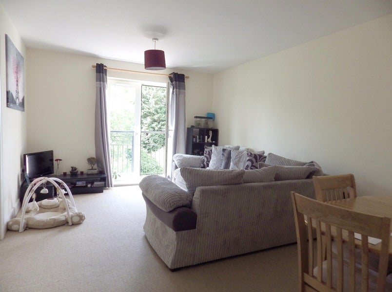 Flat Coxhill Way in Aylesbury