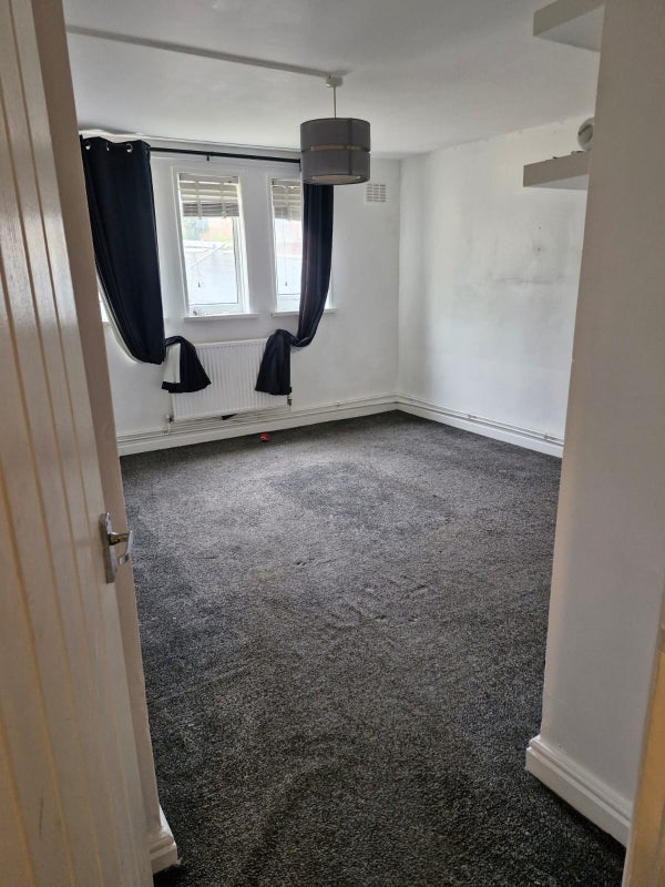 Room Rodbourne Road in Bristol