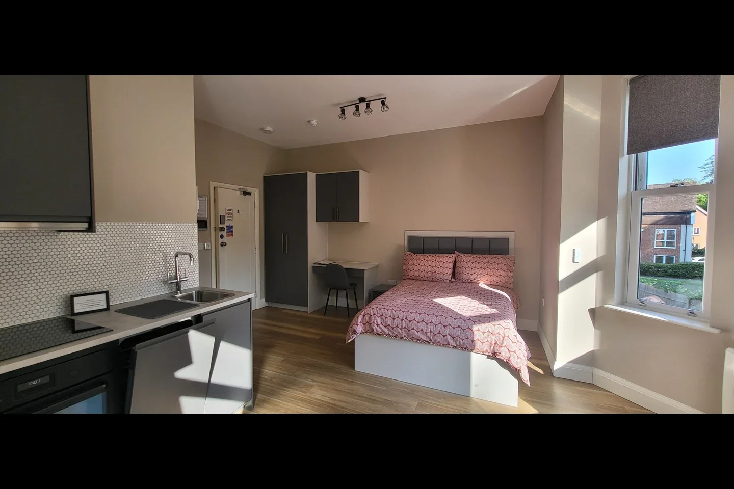 Flat Parkview Way in Epsom and Ewell