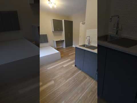Flat Parkview Way in Epsom and Ewell