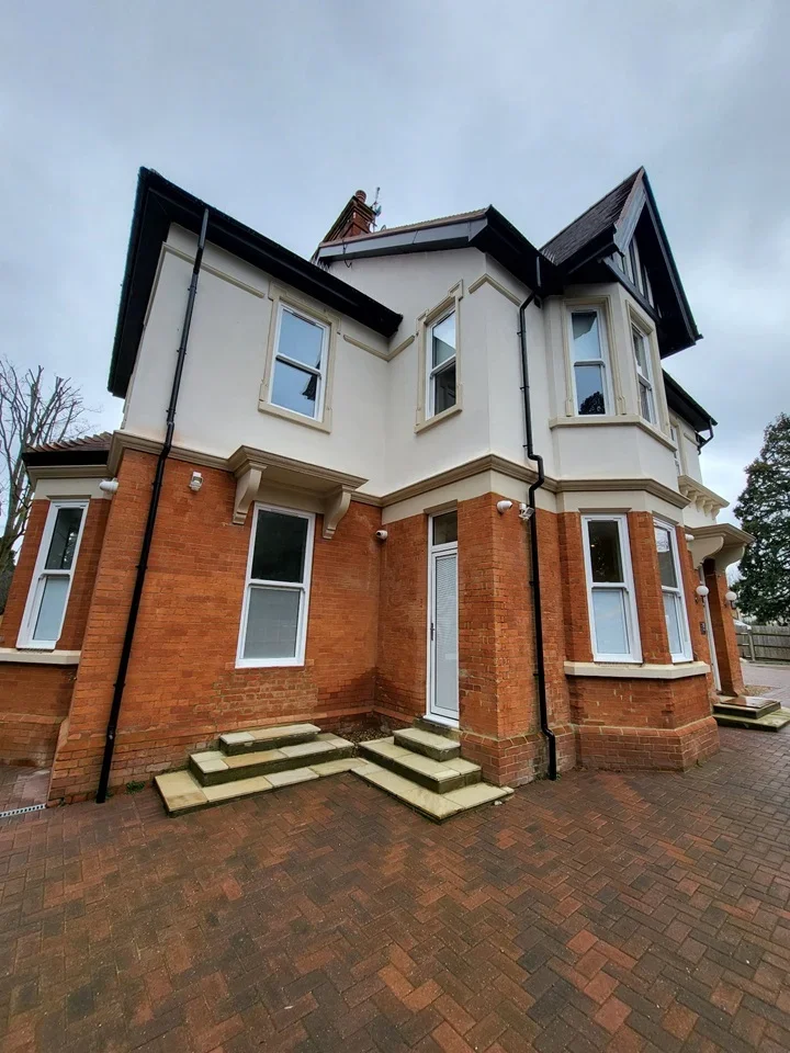 Flat Parkview Way in Epsom and Ewell