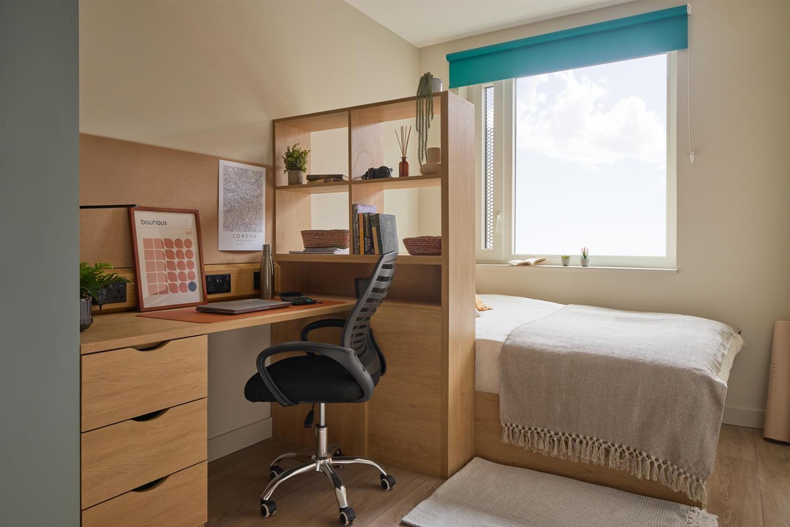 Room Hallsville Road in Greater London
