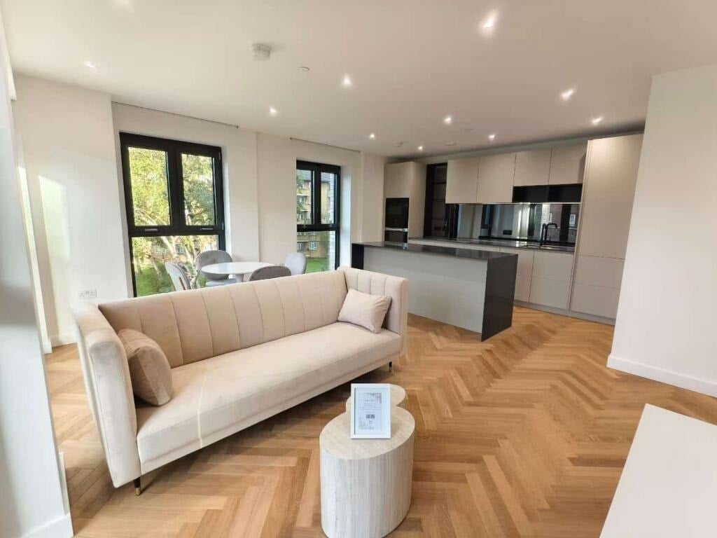 Flat Seven Sisters Road in Greater London