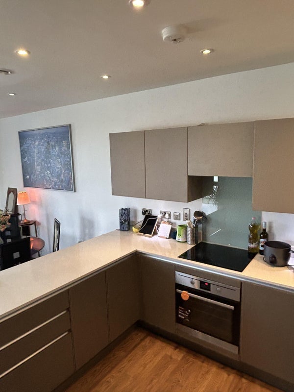 Flat New Village Avenue in Greater London
