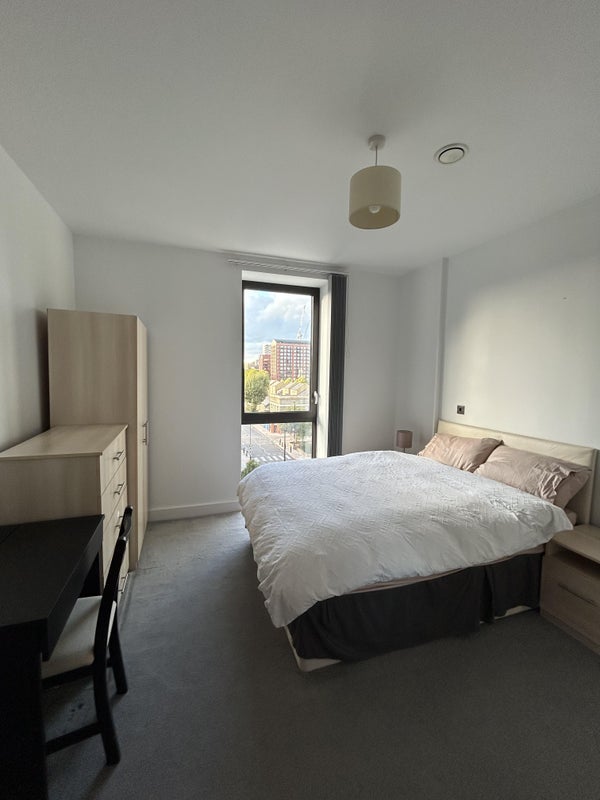 Flat New Village Avenue in Greater London