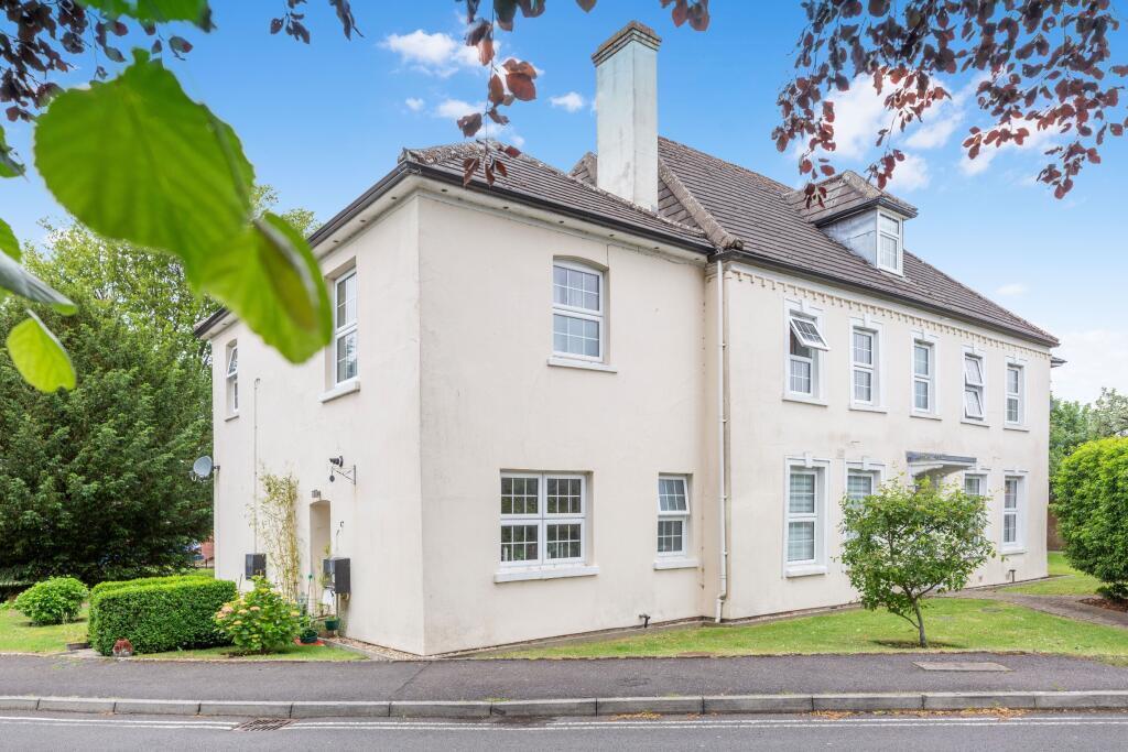 Flat Riley Court in Gillingham