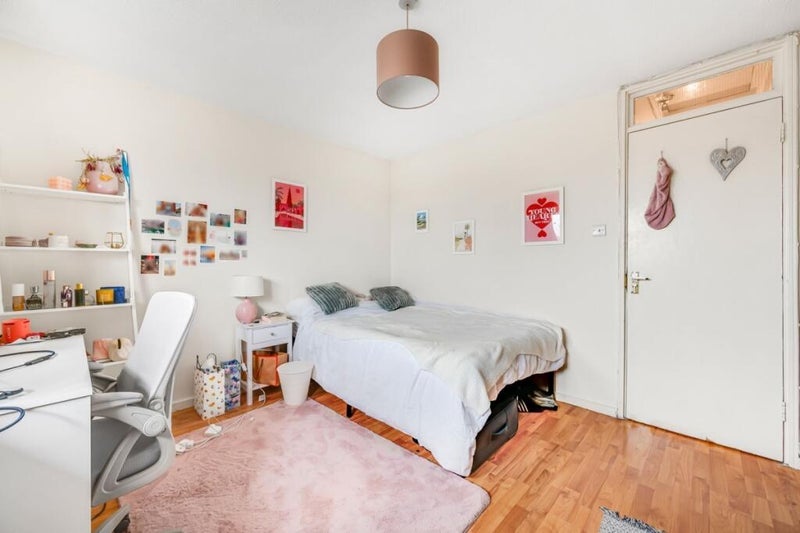 Room Brassey Road in Greater London