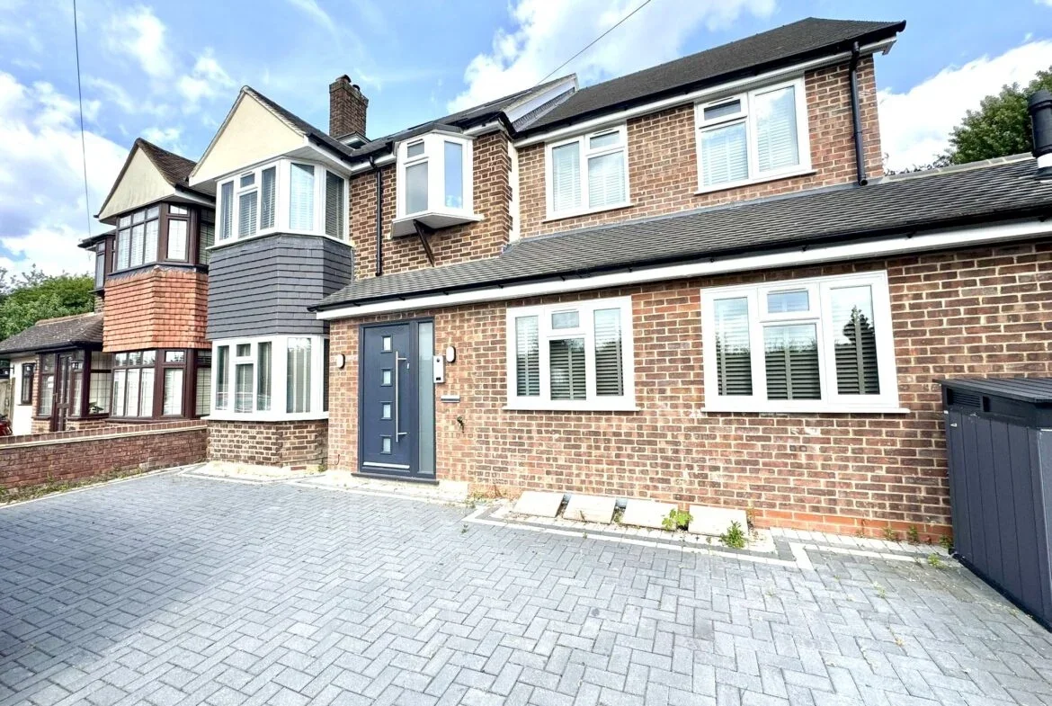 Flat Old Ruislip Road in Greater London