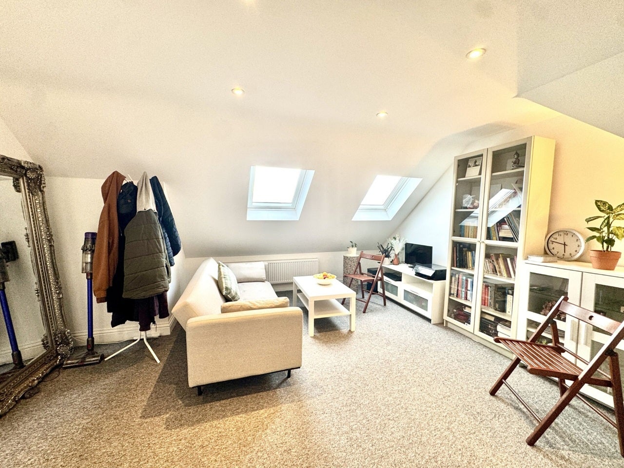 Flat Old Ruislip Road in Greater London