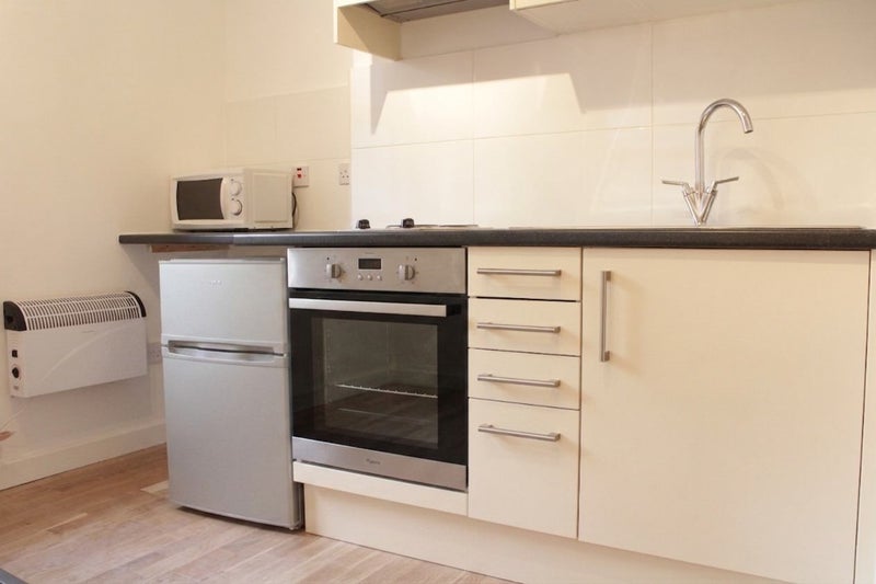 Flat Blythe Road in Greater London