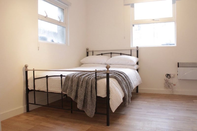 Flat Blythe Road in Greater London