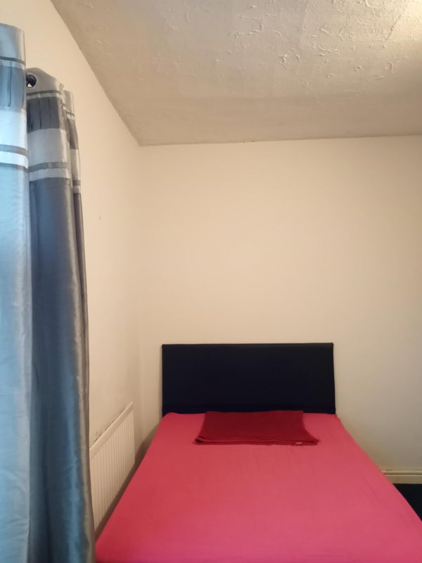 Room Carlton Road in Stoke-on-Trent