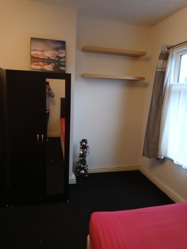 Room Carlton Road in Stoke-on-Trent