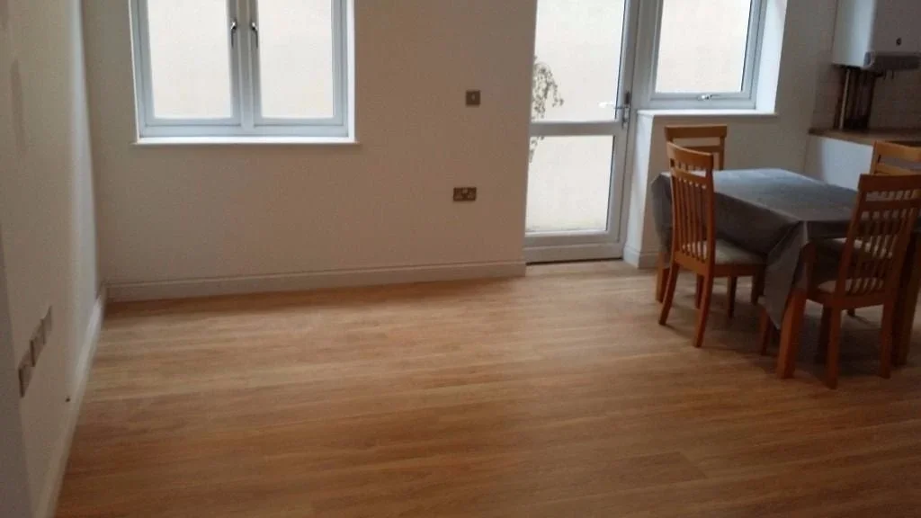 Flat Second Avenue in Greater London