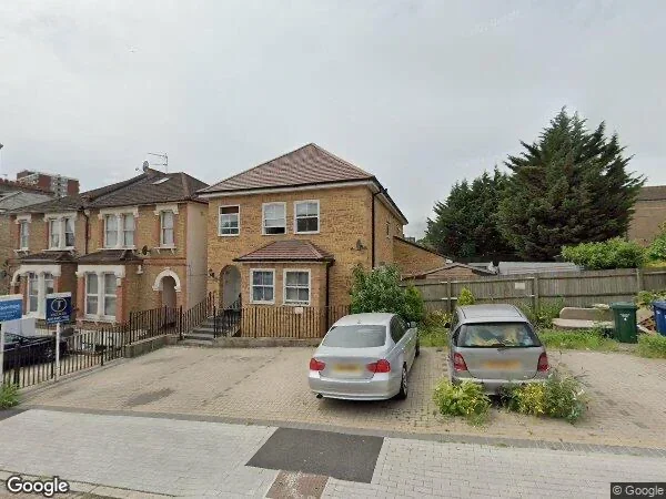 Flat Second Avenue in Greater London
